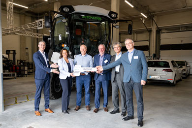 STW übergibt Forschungsfahrzeug an Hochschule Kempten