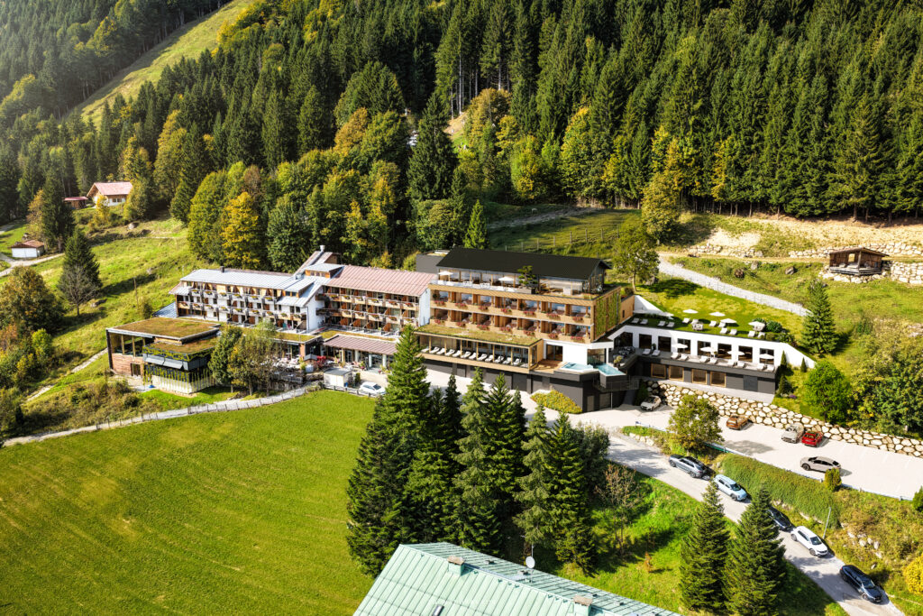 Bio-Berghotel Ifenblick in Balderschwang mit Blick auf die Allgäuer Bergwelt