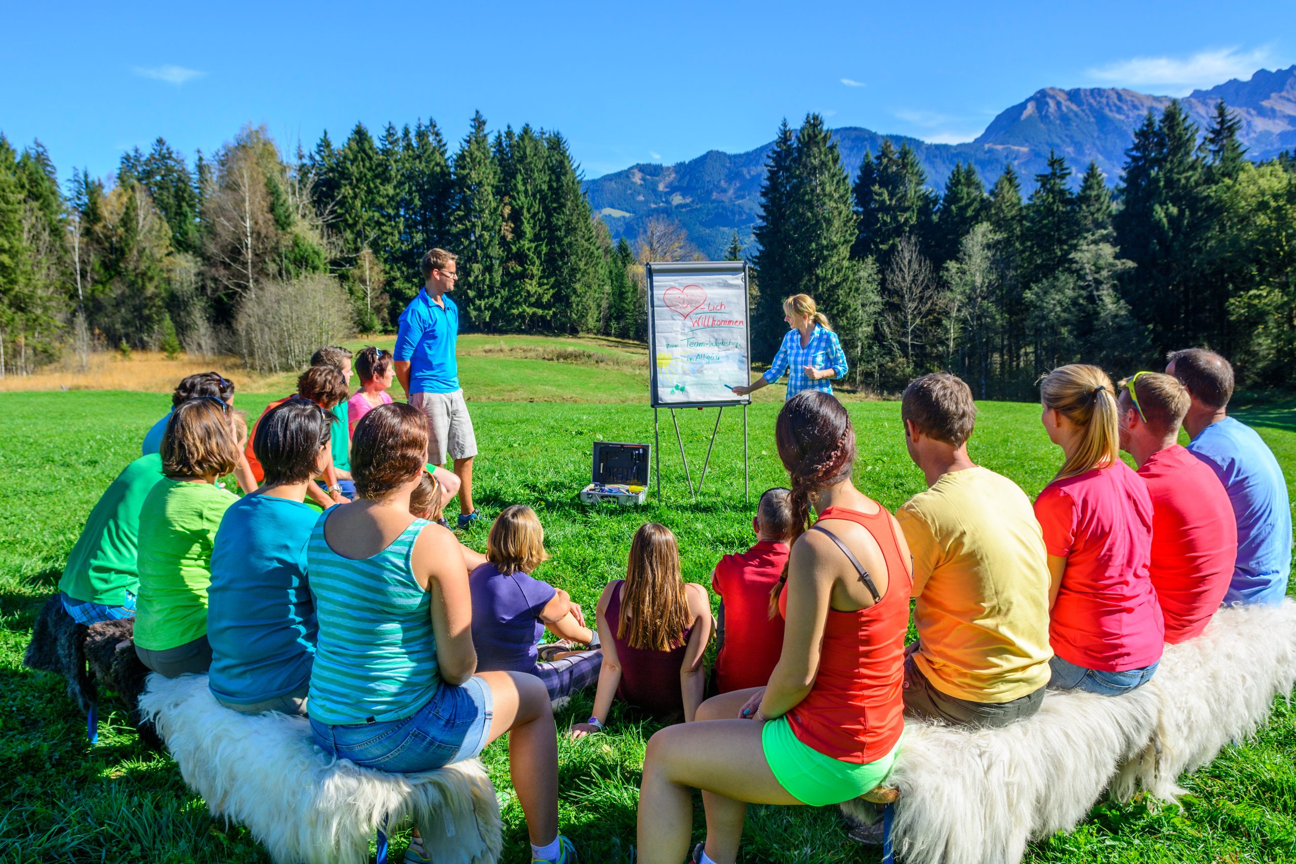 Team beim Outdoor-Workshop der TEAMPERIUM GmbH im Allgäu während einer Teamentwicklungsmaßnahme
