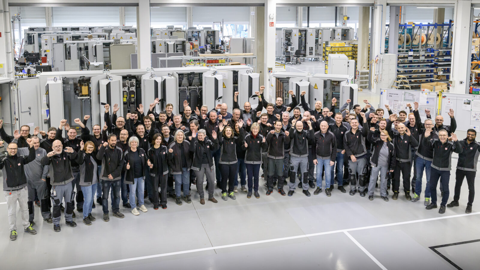 Produktionshalle von NIEHOFF in Leuterschach mit moderner Fertigung und Montage