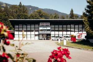Firmengelände und Innenausbauprojekte von Mükusch Einrichtungen in Obermaiselstein
