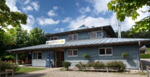 Wirtshaus LARIFARI in Berkheim mit regionaler Küche, Biergarten und Räumlichkeiten für Feiern