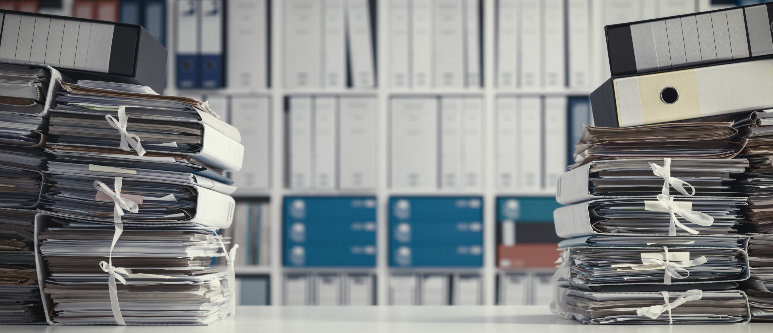 Unternehmen im Allgäu verlieren Zeit durch Bürokratie. Die IHK Schwaben zeigt: Verwaltung kann zum Standortvorteil werden.