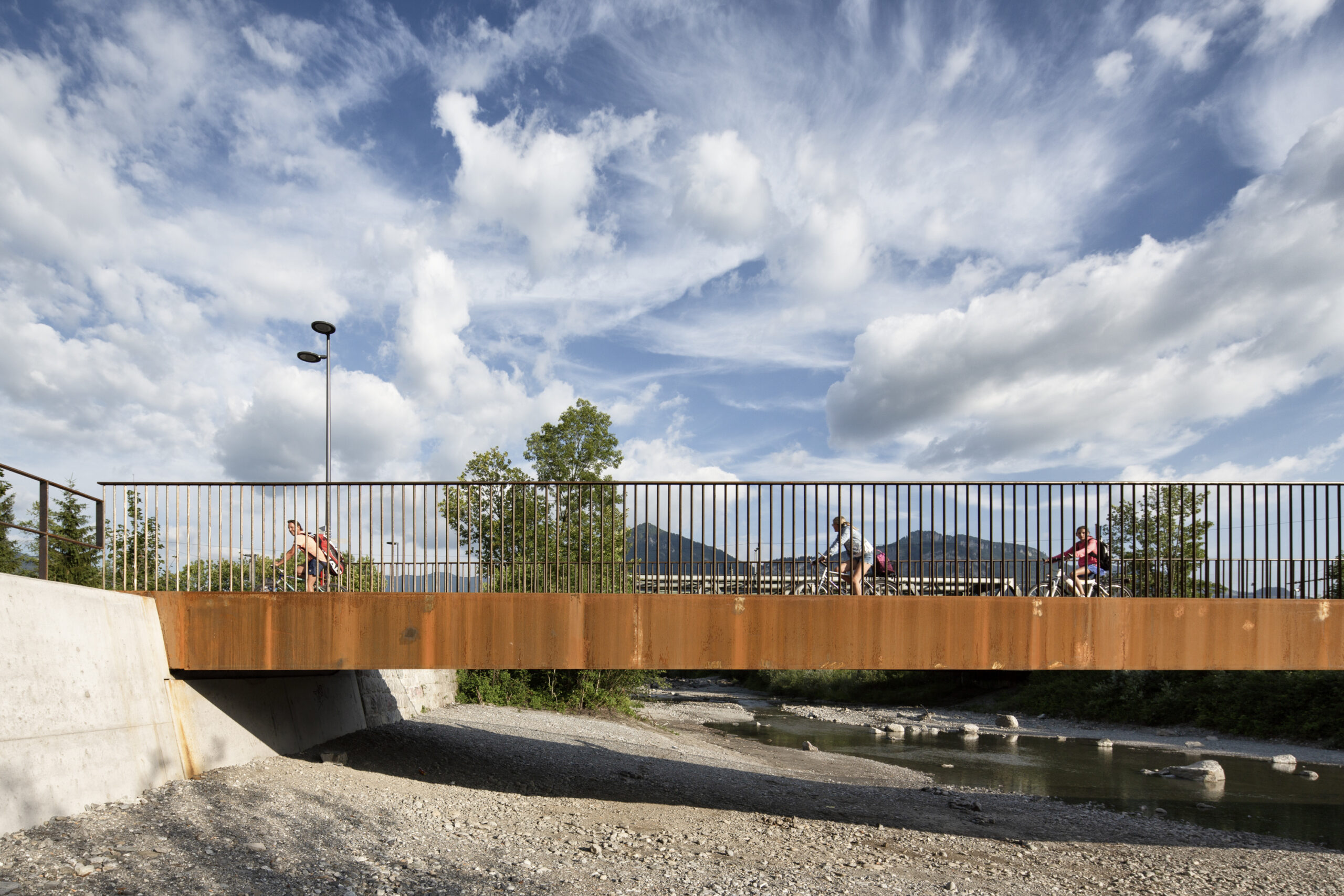 Biedenkapp Stahlbau aus Wangen realisiert anspruchsvolle Brücken- und Stahlbauprojekte für Industrie und Infrastruktur.