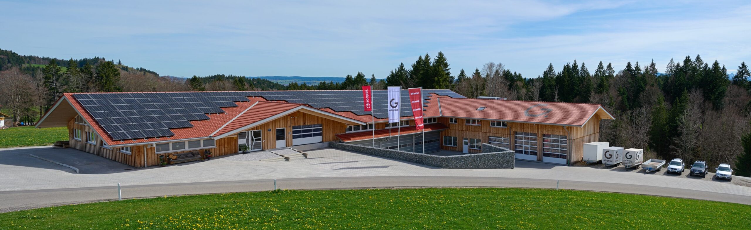 Die Schreinerei Günther in Waltenhofen verbindet traditionelles Schreinerhandwerk mit modernster CNC-Technik und individuellem Möbelbau.
