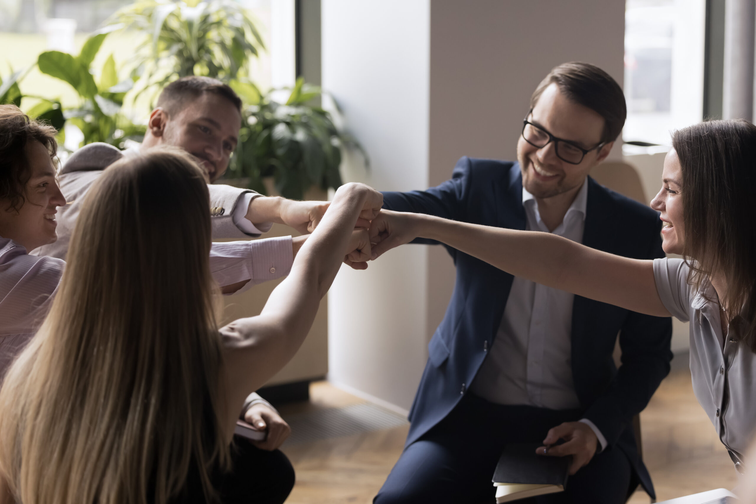 Der Gallup Engagement Index 2025 zeigt: Mitarbeiterbindung bleibt niedrig. Erfahren Sie, was Arbeitgeber im Allgäu jetzt tun können.