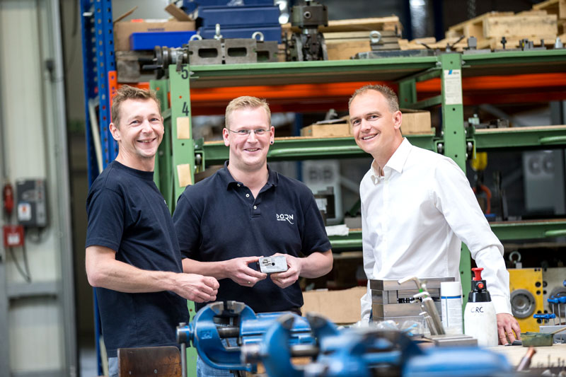 Feinwerkmechaniker (m/w/d) im Werkzeugbau bei der CNC-Bearbeitung von Formen und Werkzeugen im Allgäu.