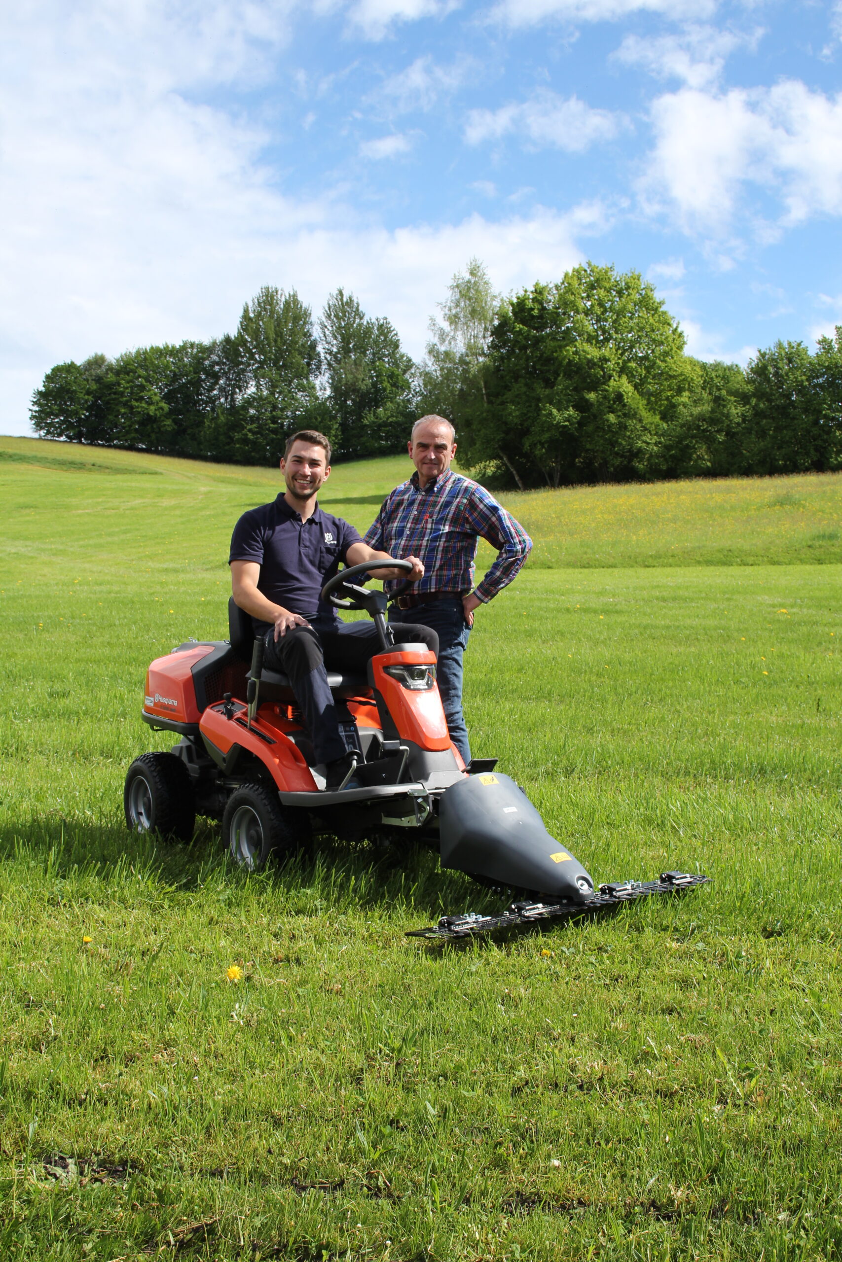 Messerbalkensystem von Engelmayer Landtechnik für insektenfreundliches Mähen in Altusried